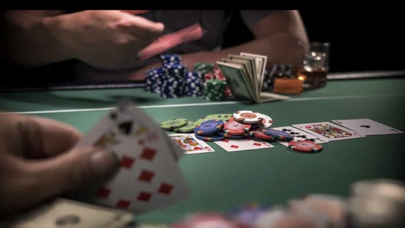 Khái niệm tố láo trong Poker và tầm quan trọng của việc bắt bài